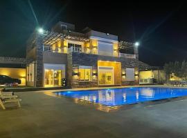 Taj Villa deadsea - Entire Villa with sea view, hotel in Sowayma