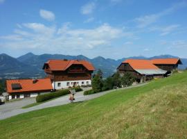 Pension Bauernhof Stanahof, farmstay di Fresach