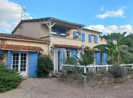 à La Paloma, hotel s parkiriščem v mestu Verteuil-sur-Charente