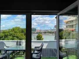 Danube view Apartment with terrace