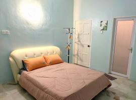 Kapar Homestay@Master Room/Private Bathroom/Private Car Park/1-2pax, вариант проживания в семье в городе Kapar