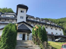 Planinski Raj - Bela Reka Gondola – hotel z parkingiem w mieście Brzeće