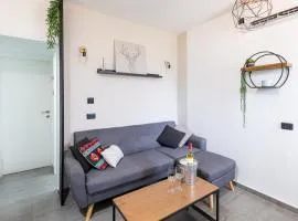 Nirvana 1BR Apt, Central Old Town, Private Balcony
