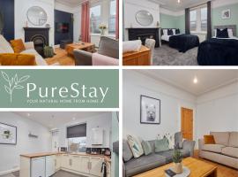 Stunning Four Bedroom House By PureStay Short Lets & Serviced Accommodation Bradford With Parking, hotel in Bradford