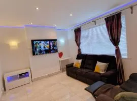 Delightful & Spacious Guest House in Farnworth Near Bolton Hospital