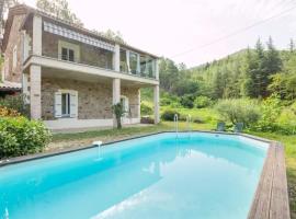 Top of villa, with private pool, hotel in Molières-sur-Cèze