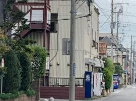 留连之家，隣東京的千葉県市川生活交通便利经济型旅馆、适合家庭游使用！可根据予约配置婴幼儿床及老人推椅。