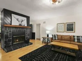 Mtn Oasis! HotTub! Pets Approved! 5min to Ski!