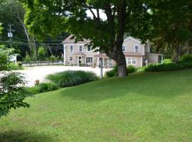 Cornwall Inn, hotel near Litchfield Historical Society Museum, Cornwall Bridge