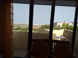 Terraced house with stunning view close to Mdina, ξενοδοχείο σε Ραμπάτ