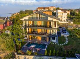 LUXURY VILLA FOUR FOURLEX (YALOVA)，特馬爾的度假屋