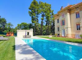 Villa Fazi - Liberty Style Villa With Private Pool & Park, hotel in Ortezzano