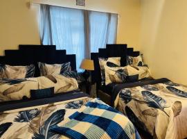Husein Accommodations, отель типа «постель и завтрак» в Кейптауне
