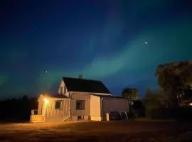 Koselig hus i landlig område