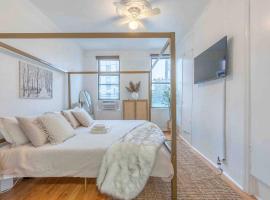 25 Percent OFF Spring Special Book Cozy King Bed Now!, готель у місті Гобокен