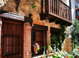 Casa Rural Los Girasoles, Landhaus in Iznatoraf