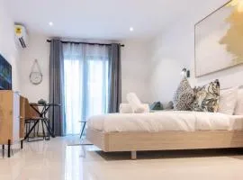 Lennox Beautiful Suite @Airport Residential