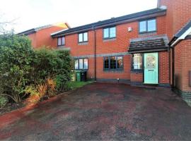 Beautiful 2-Bed House in Bolton with free parking, hotel in Bolton