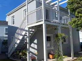 Sunny Thesen Islands Cottage