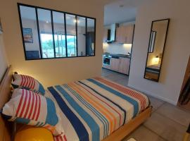 Mimizan-Plage - Grand Studio - 1 à 4 pers - Tout confort - 6 mn à pieds de la plage, hotel i Mimizan