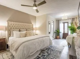 King Suite Casa with Rooftop in Centro San Miguel de Allende