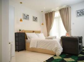 Luxury Suite 42m2 @ Embassy Gardens Cantonments, hotel in Cantonments