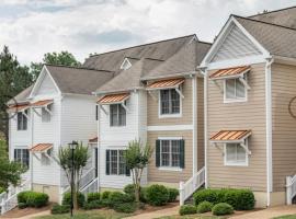 Townes at King’s Creek, Busch Gardens Amusement Park & Water Country, Williamsburg, VA, apartment in Williamsburg