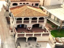 Gorgeous Hacienda on the River! Private dock!: Parker şehrinde bir otel