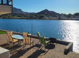 Riverfront Escape with boat dock!, hotell i Parker