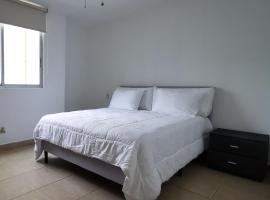 Habitación privada en zona exclusiva, hôtel avec parking à Panama City