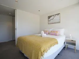 lovely 1 Bedroom apt + Free parking
