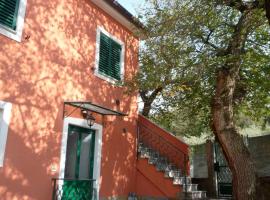 Ai 2 Olmi - monolocali nel verde, hotel en Muggia