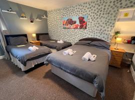 SELF Check In Room Accommodation ONLY The Castle, Coldstream, hotel with parking in Coldstream