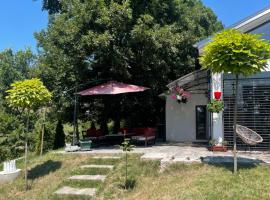 Villa fg, cottage in Gjilan