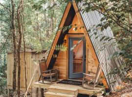Blue Brambler Glamping A-Frame, glamping a Rockbridge
