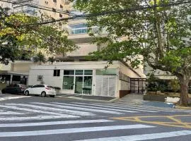 Lindo Apto Guarujá 50m da Praia das Pitangueiras