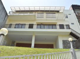 Kerinci Hill Holiday Home, Dago Golf (for families only), hotel with parking in Bandung