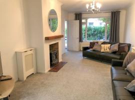 Surrey - Private House with Garden & Parking 12, appartement in Wentworth
