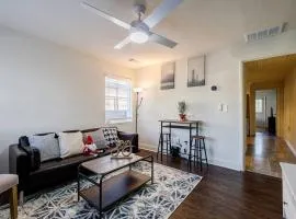 5 min Grant park with Fenced Yard Parking Pet Friendly