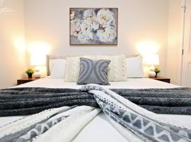 Beautiful Suite King Bed,Long Stays,Disney,Airport – domek wiejski w mieście Nisku