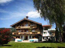 Landhaus Alpengruss, casa per le vacanze a Kössen