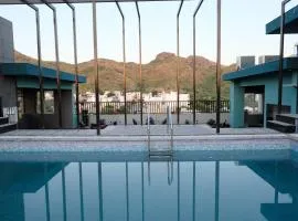 Hotel Suvin Residency with Infinity Pool & Mountain View
