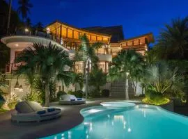 Full seascape luxury villa large outdoor area!