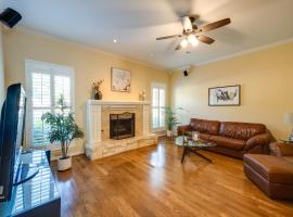 Spacious Garland Vacation Rental with Private Pool!, hotel din Garland