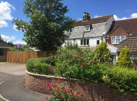 Meadow Cottage, hotelli kohteessa Salisbury