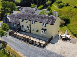 Meadowsweet Cottage Jacuzzi Edition, pet-friendly hotel in Saundersfoot