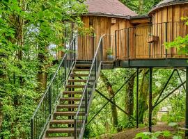 Treehouse in Devon - 2 bedrooms, hotell i Beaworthy