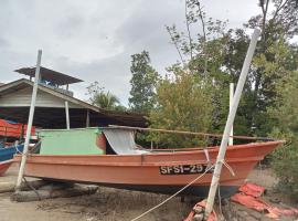 The BoatBnB, boat in Kampong Pandan