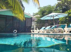 Hummingbirds Cabins: Caye Caulker şehrinde bir otel