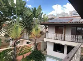Quarto com varanda tipo Airbn b Vista Panorâmica Livre da Cidade